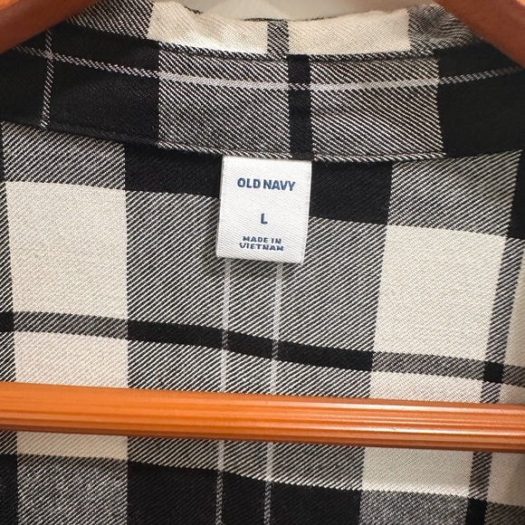 Old Navy Black and White Checkered Men's Shirt - Picture 3 of 3